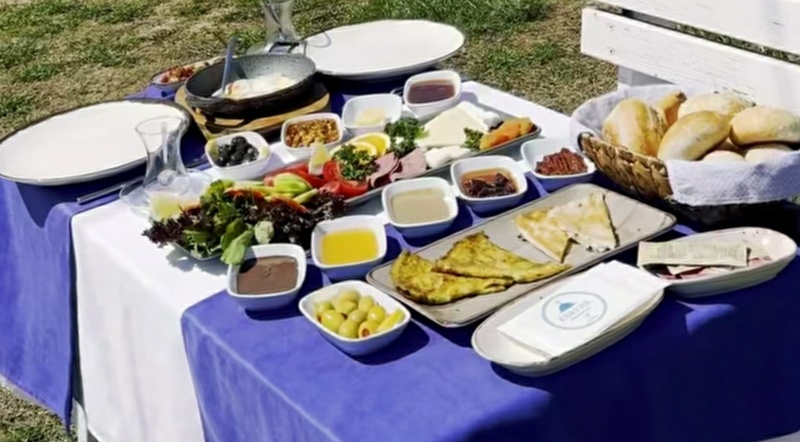 Assorted Breakfast Spread (per person)