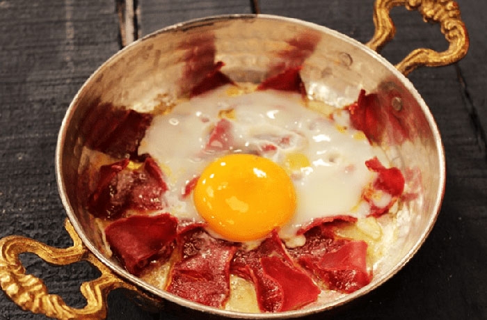 Eggs with Pastırma